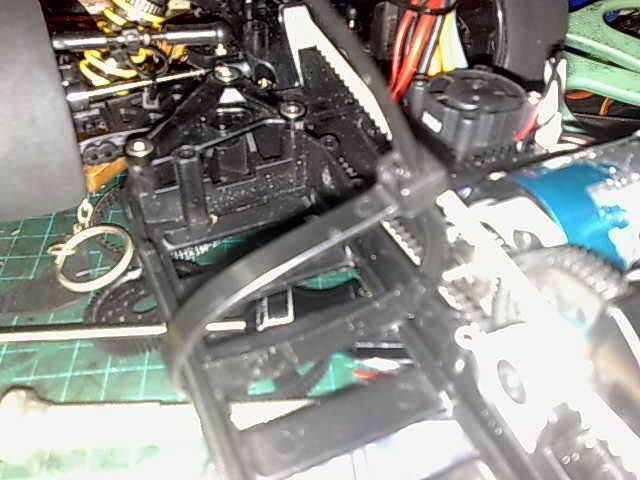 可拆束帶電池固定