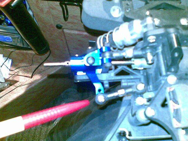 20-1.鎖入轉向座與連桿螺絲