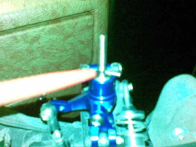 21.以平放方式置入傳動軸插銷(小心別掉了.很難找的)