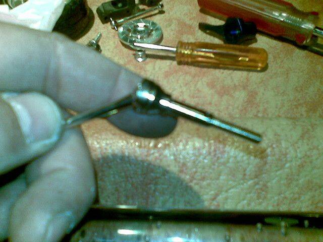 17.萬向傳動軸與轉向座培林可輕上層潤滑油(由於此處為開放式零件.上油勿過量.以免飛濺弄髒車車)  ...