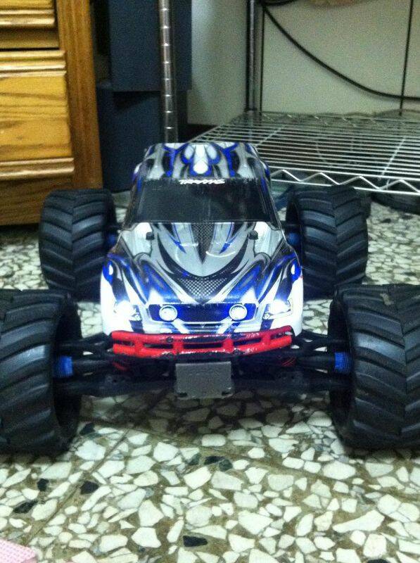 e-maxx 004.JPG