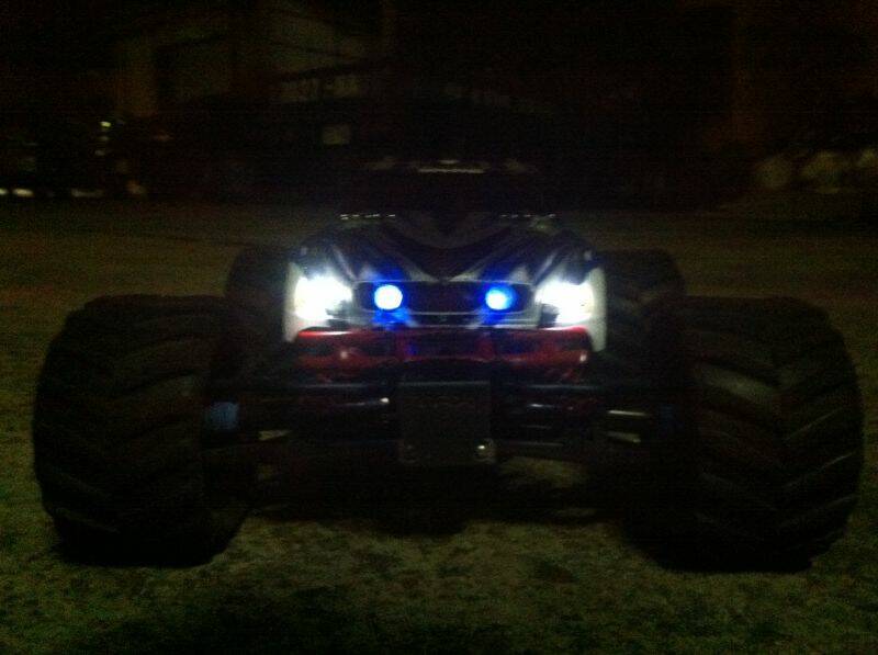e-maxx 010.jpg