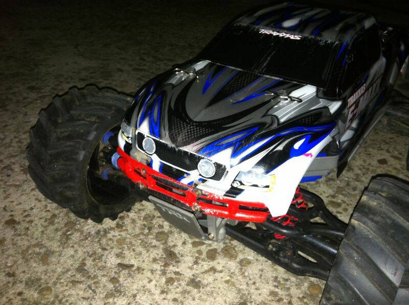 e-maxx 008.jpg