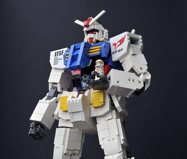 awesome_lego_gundam_action_figure_2.jpg