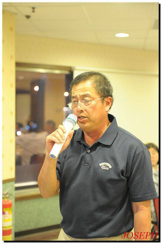 我們的委員長除了飛飛機厲害唱歌也是一把罩