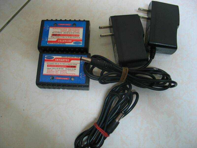 SKY充電器可充7.4v~11.1v兩個300含運