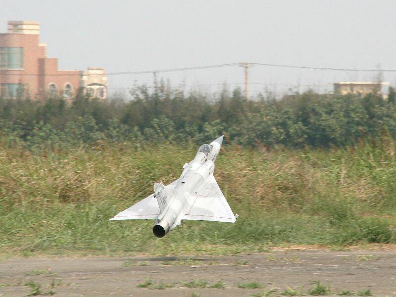 拉桿昇空