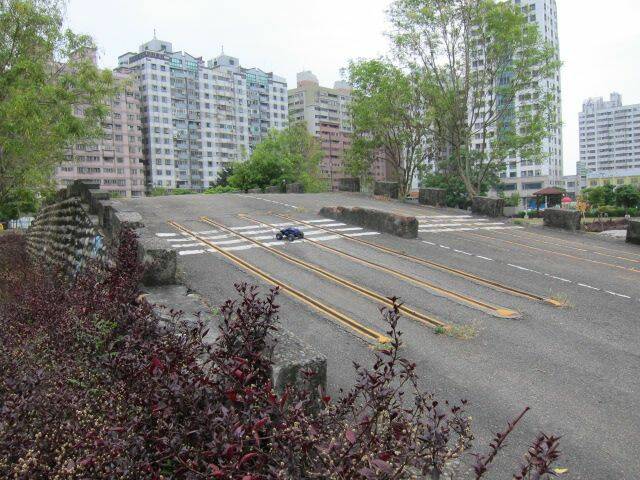這裡還可以考駕照(上坡停車)