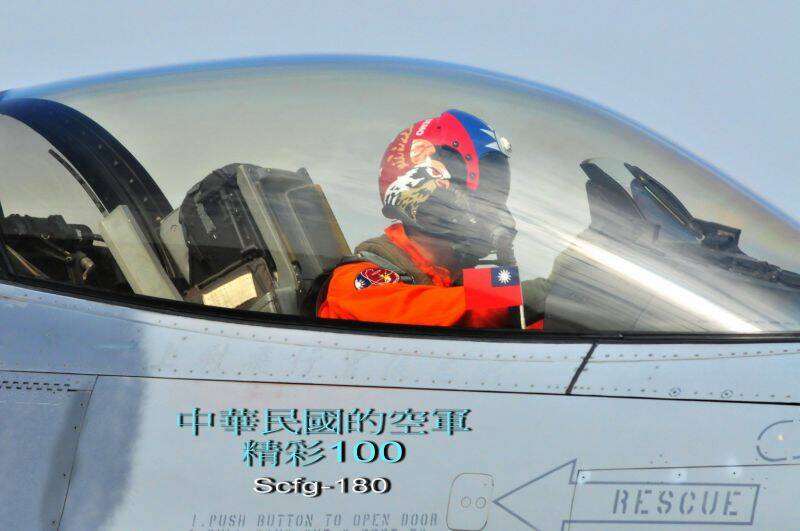 F-16-2.jpg