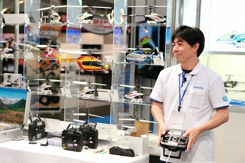 電動像真直昇機 EC 145