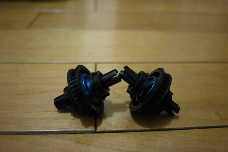 左邊：前單　右邊：後直軸