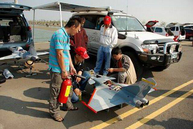 這裡也曾是車水馬龍'''車輛'機子'''一台接一台'''''這已是三年前的榮景了 ... ... ...