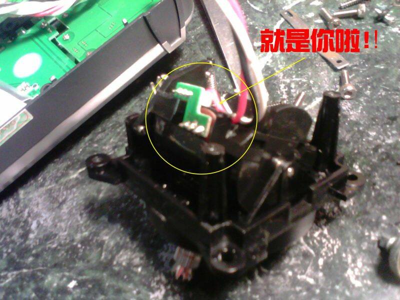 這棵VR換了第2顆才正常！原來...換過的第一顆也是死的...