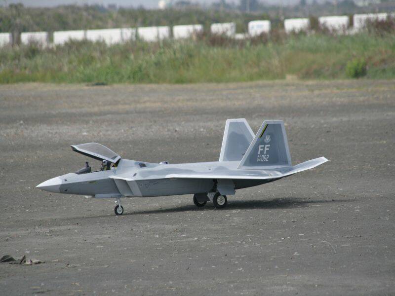 停機坪，立即整補