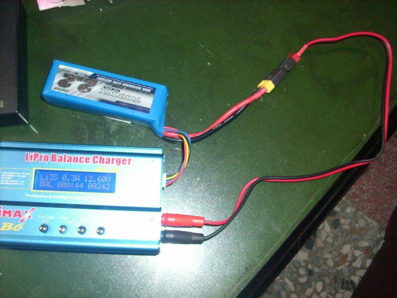 充電要這樣插   插頭部分請依JST，T插，XT60  改變轉接線就好