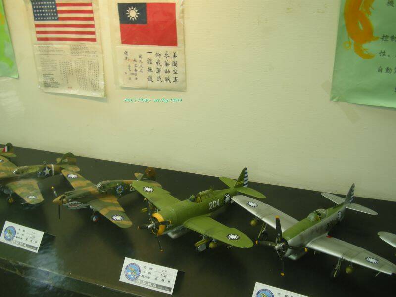 P-40  P-47