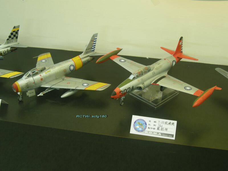 F-86F  T-33