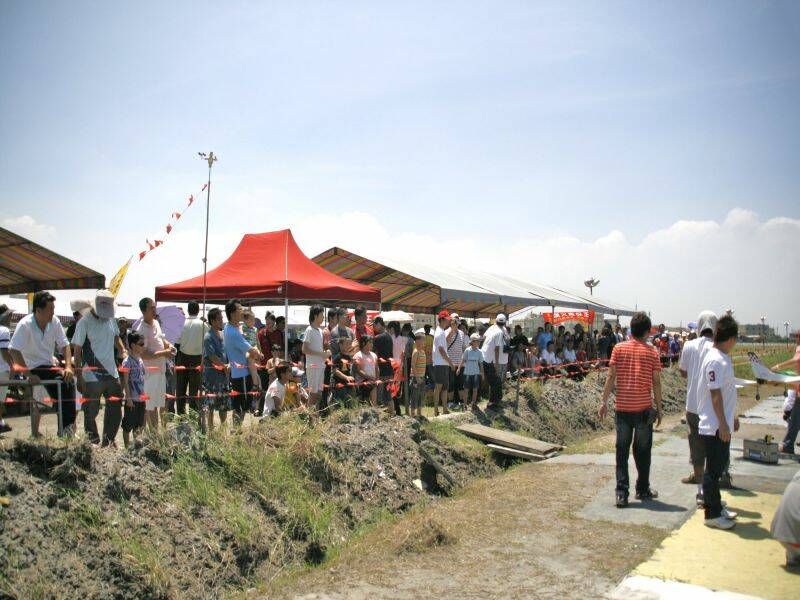 人山人海，鬧熱滾滾