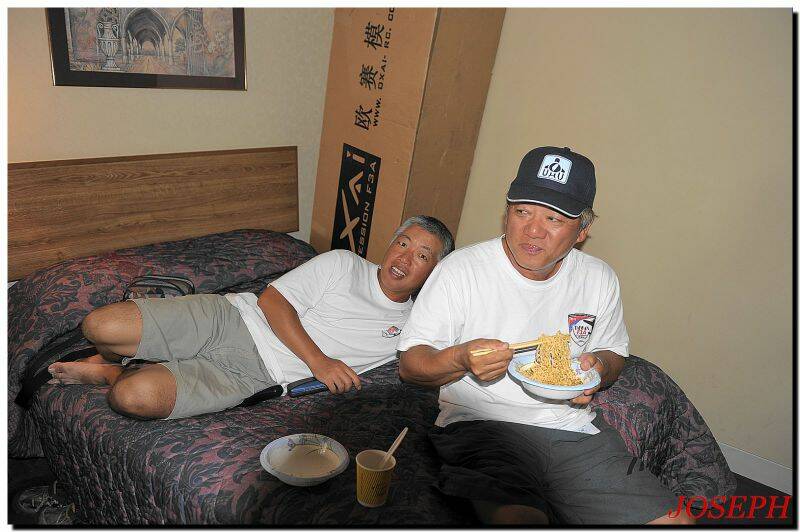 大餐吃多了中午吃泡麵真是一種幸福