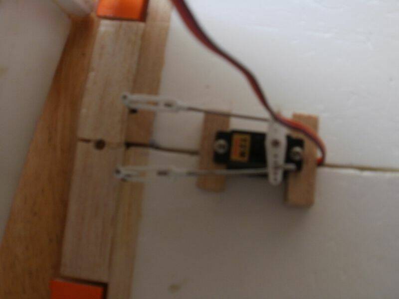 副翼 SERVO 動作方式
