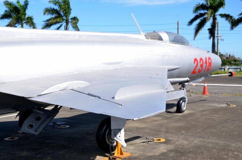 MIG-21耶(這台很值錢喔)
