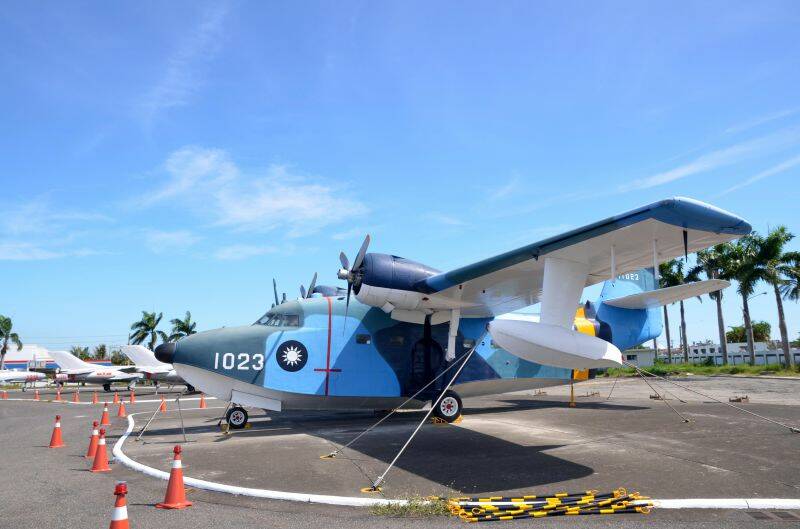 HU-16
