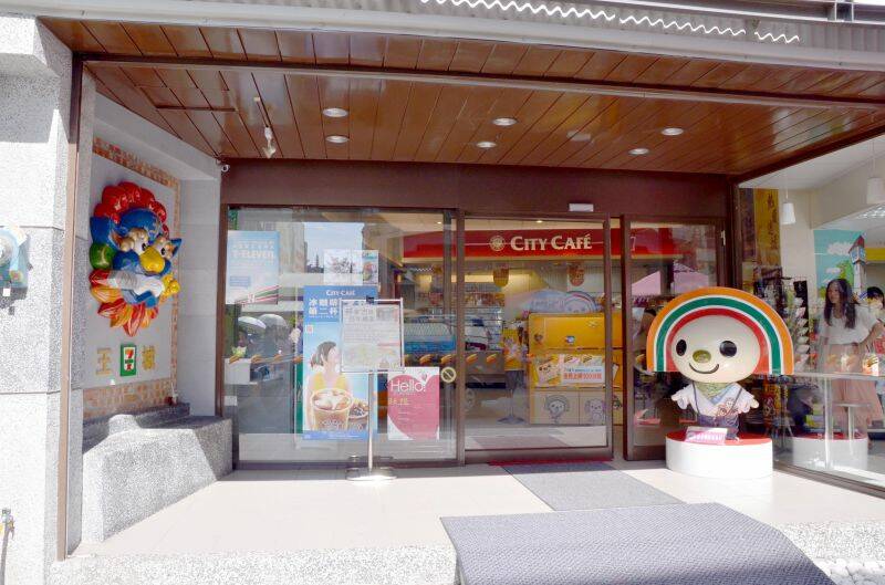 安平古堡旁的7-11