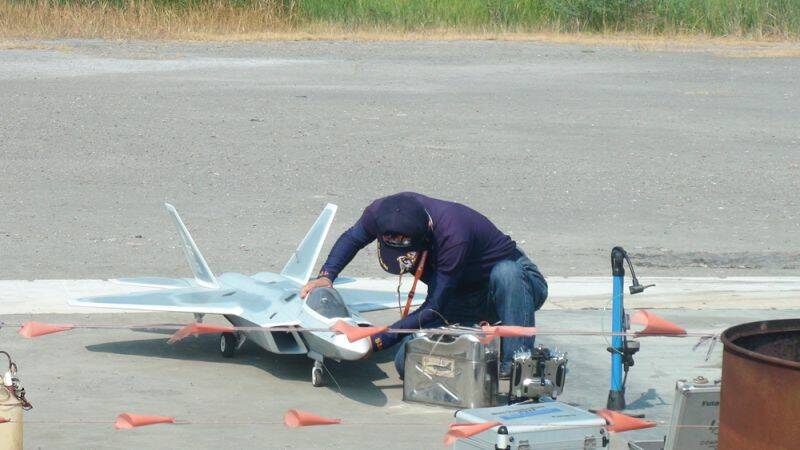 F-22此次飛行是有任務滴，飛行前要小心安檢