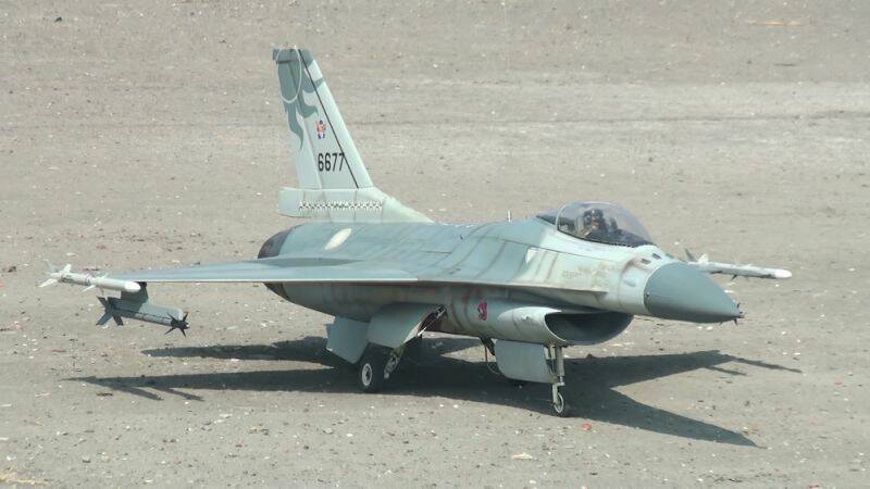 出勤時掛載4顆AIM-9