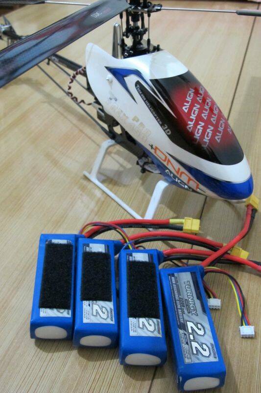 踢牌電池*4 暫時不含後面那一架空機