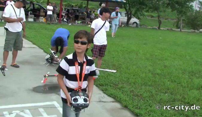 韓國小弟長大了, 也變瘦了, 小帥哥一位.