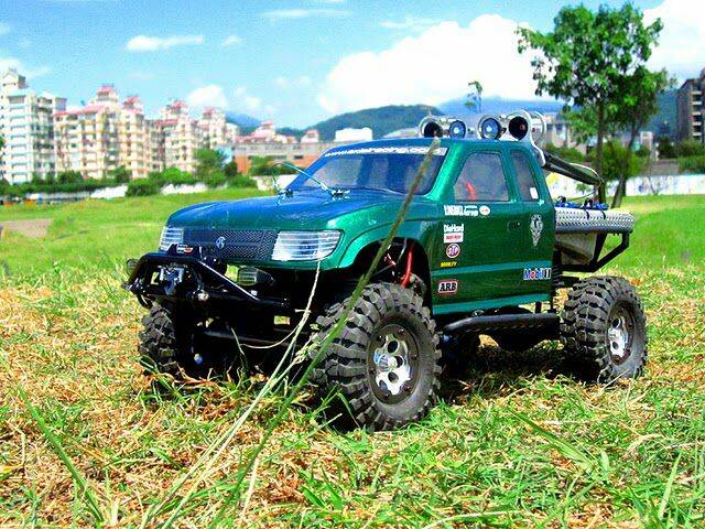 Axial SCX10 中度攀岩車