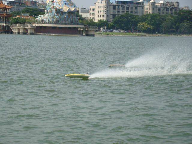 2011.9.11高雄蓮池潭玩船 046.jpg