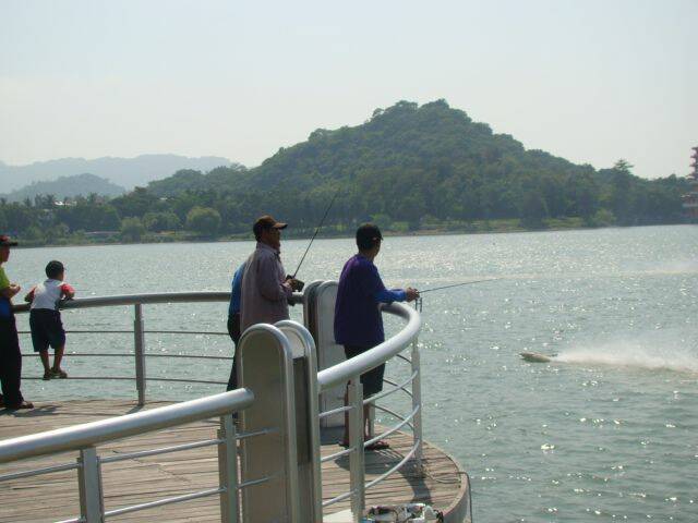 2011.9.11高雄蓮池潭玩船 040.jpg