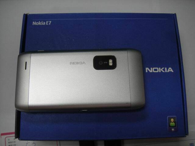 NOKIA-E7-02.jpg