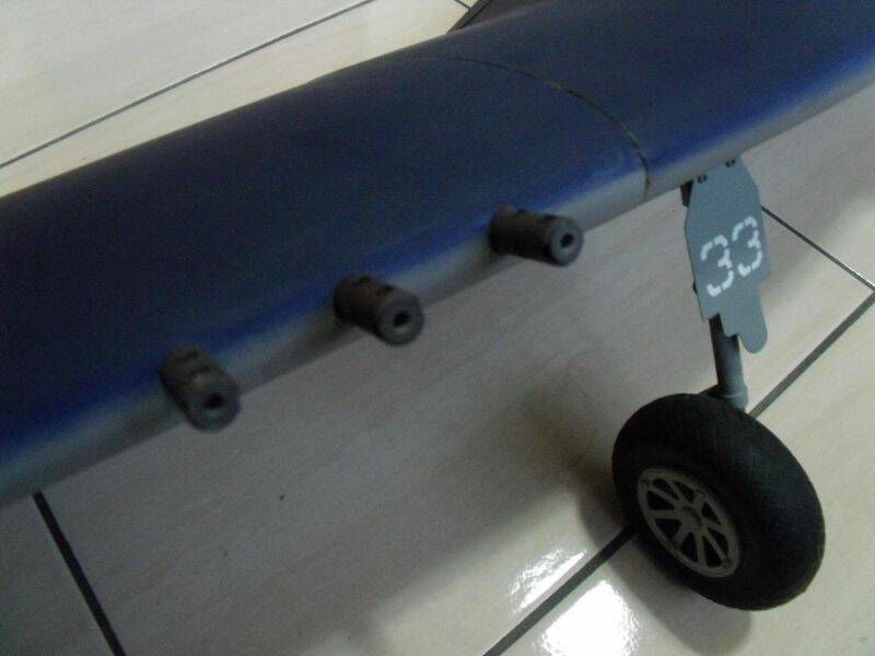 主翼機槍6管(左右各3)