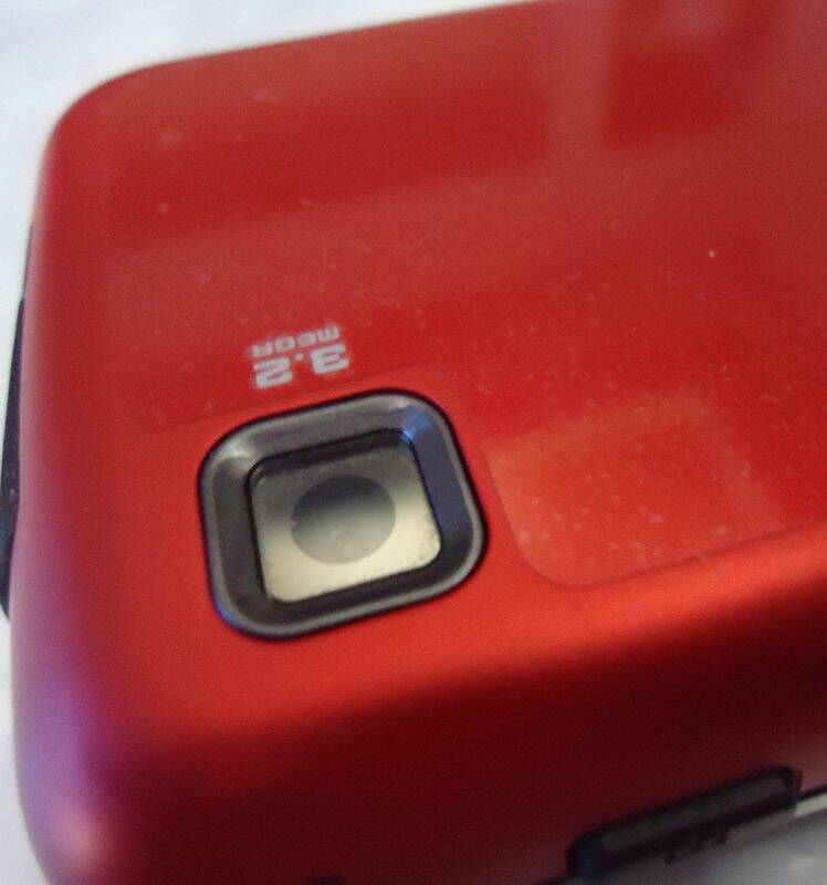 剛用半年(3月25日購) 很新 連背蓋原廠膠膜未撕