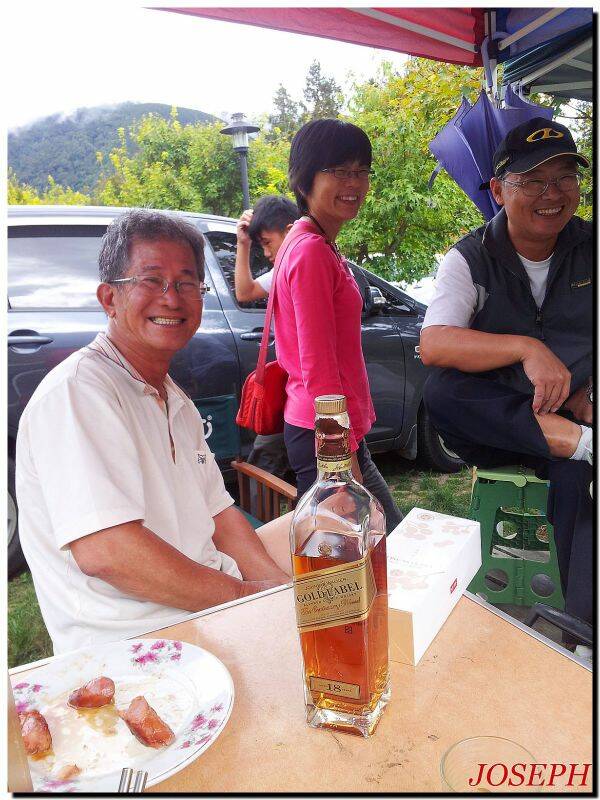 我跟歐老阿尼吉對飲成三人真是爽