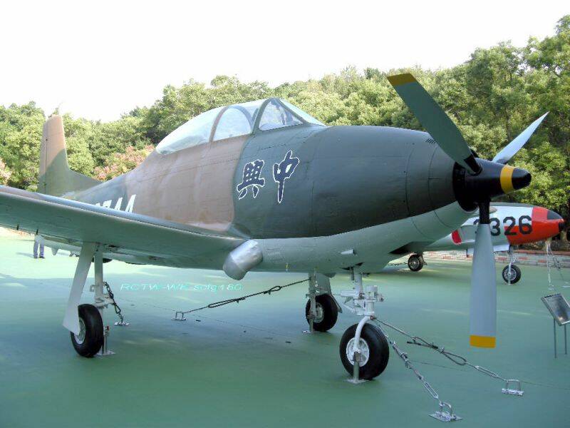 A-CH-1中興號雙座攻擊機