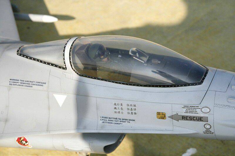 禁閉這段期間，都被F-5E搶風采，心理粉不爽