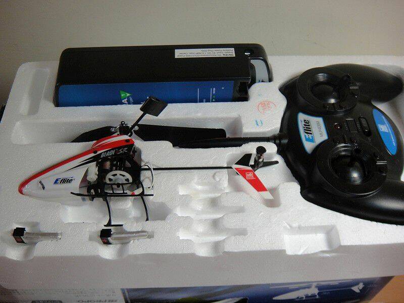 充電器盒 / 原廠電池*2 / 飛機本體 / 原廠遙控器