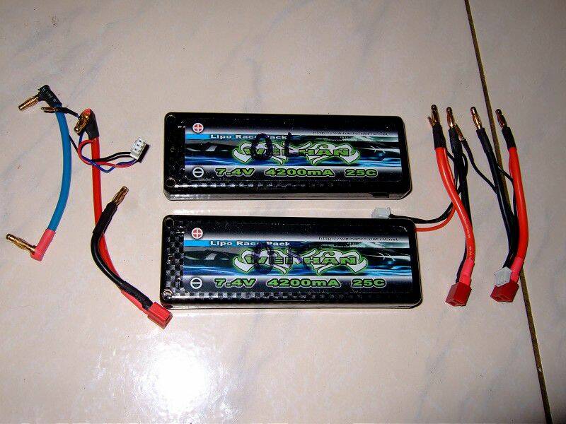 偉漢7.4V-4200MAH-25C電池(第-次過放到3.0..此後就正常充放無異狀..前兩天有一顆掉地上.殼裂開.我用快乾黏  ...