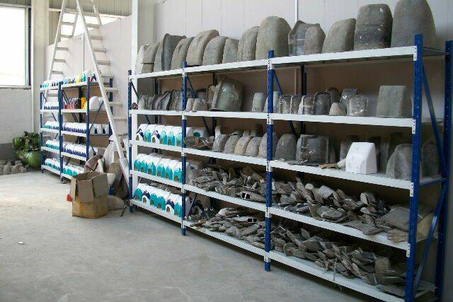 一堆模具