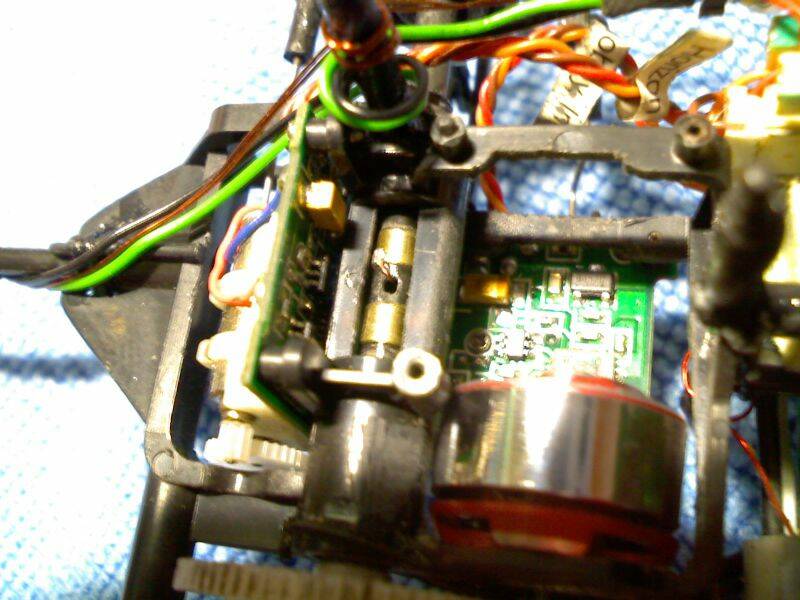 套入主軸於機座摟空位置