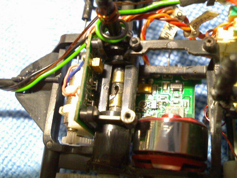 導電旋轉環裝到主軸在機架主軸孔摟空位置