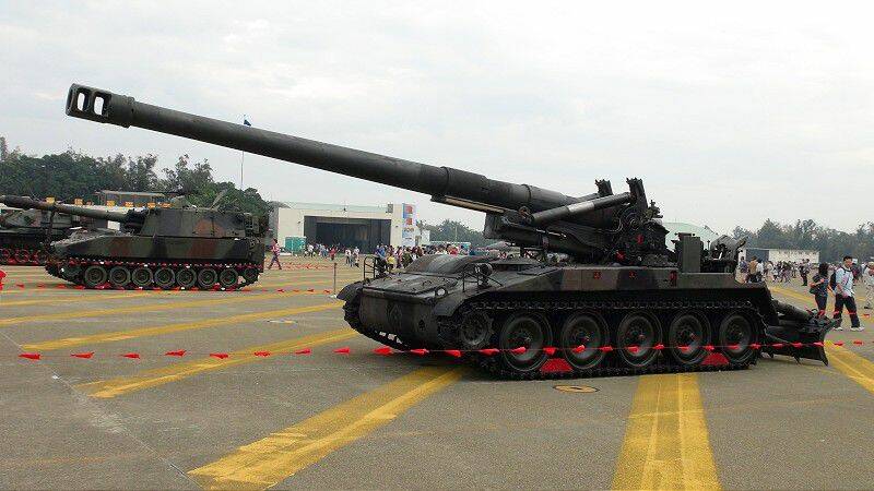 M110A2自走砲(8英吋砲徑)