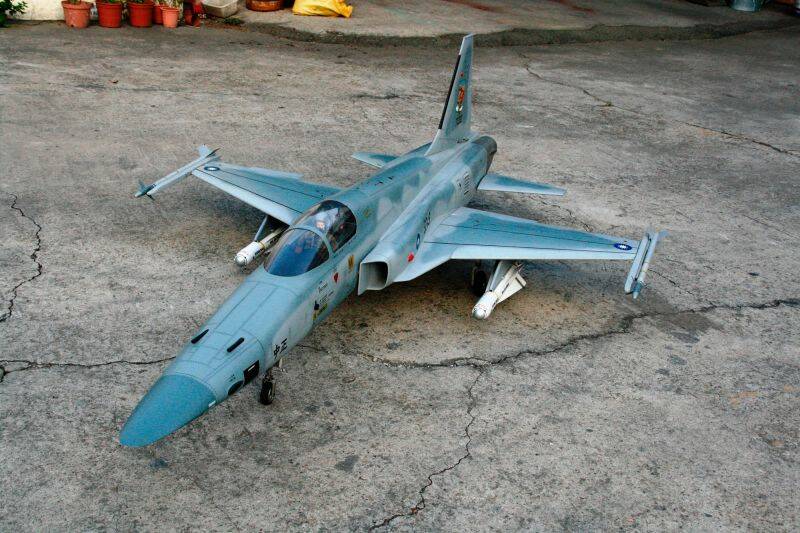 二門M-39機砲二枚AIM-9防衛，二枚AGM-65G小牛攻擊