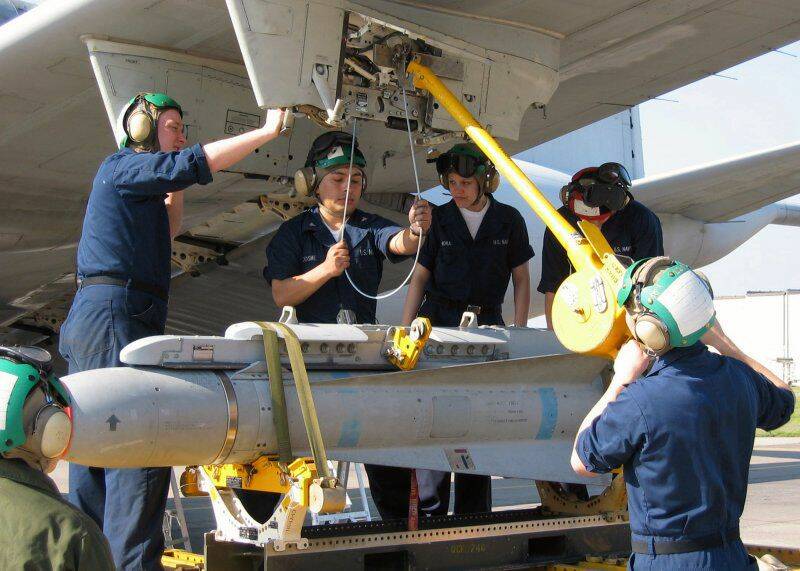 agm-65_030327-n-8807z-004.jpg