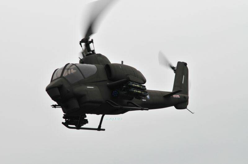 進場　AH-1W超級眼鏡蛇