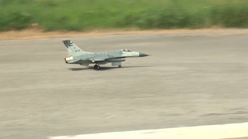 F-16A素世界第一架先天不穩定飛行模式戰鬥機